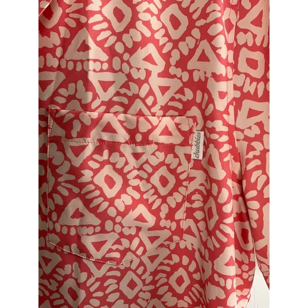 Chubbies Mens Medium Salmon Pink Geometric Tribal Performance Short Sleeve Shirt